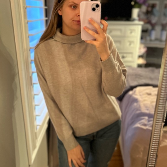 Saks Fifth Avenue 100% cashmere sweater - Picture 9 of 9